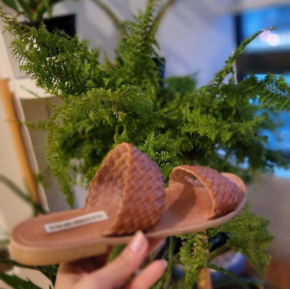 Flat woven leather sandals - Picture 4 of 5